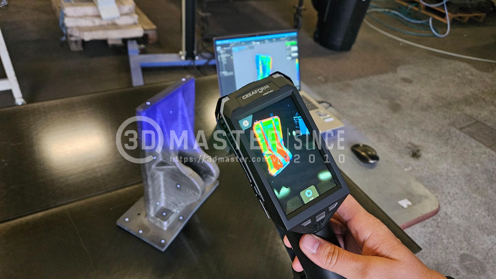 Máy quét laser 3D để số hóa chi tiết tàu cánh ngầm ngay tại hiện trường 