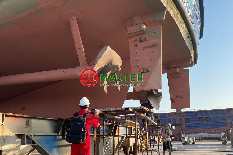Kiểm tra độ mòn và sai lệch hình học trên trục chân vịt tàu thủy 