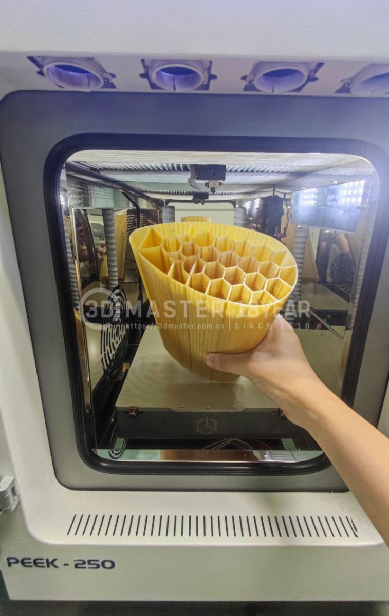 Cấu trúc tổ ong tối ưu trọng lượng bằng in 3D PEEK