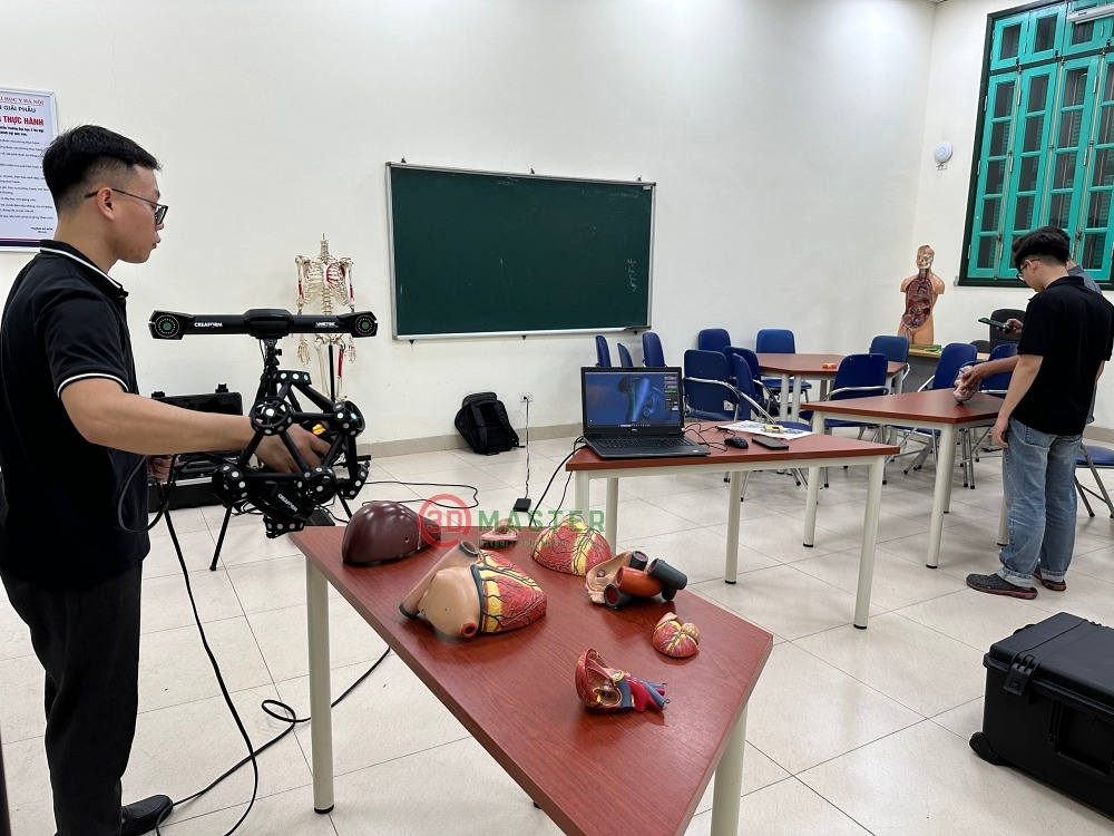 3D Master scan 3D học cụ y tế bằng Creaform Metrascan