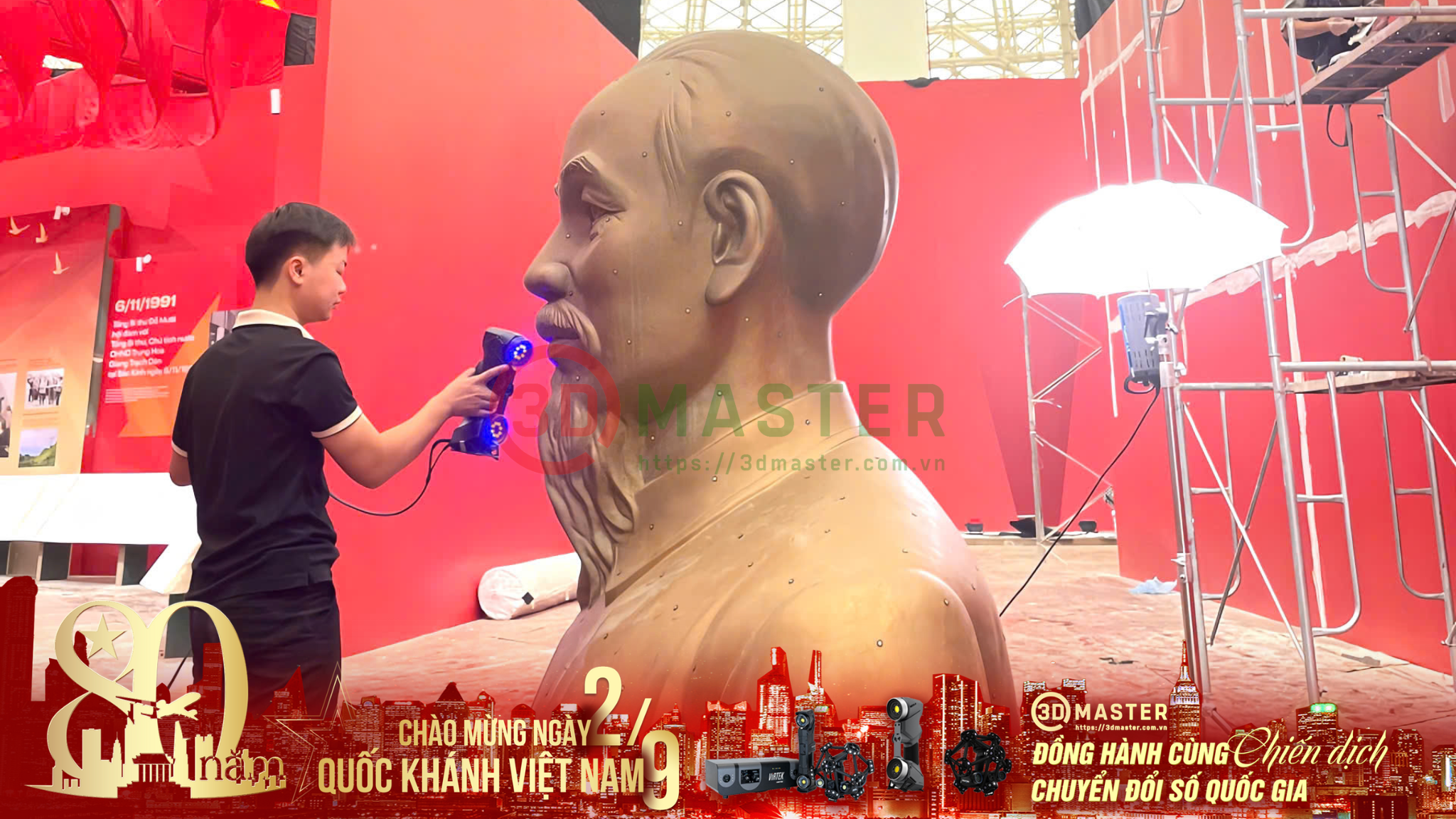 Digitizing Uncle Ho's portrait at the exhibition 